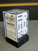CHESSEX: CHX 25601 Opaque 16mm D6 White/Black (12 DICE)